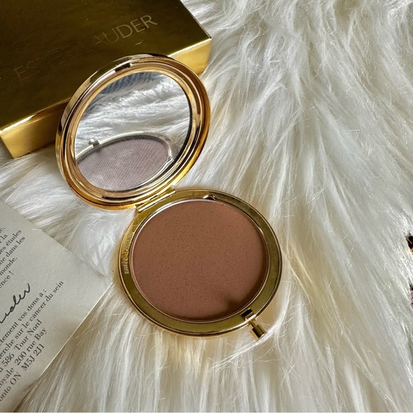 Estée Lauder Bronzer w/free Brooch - Picture 3 of 7